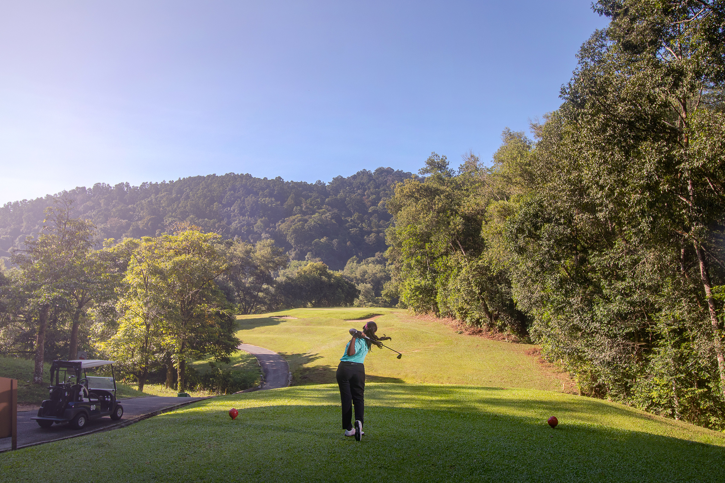 Tee off against the dramatic landscape of the Kledang Saiong Range